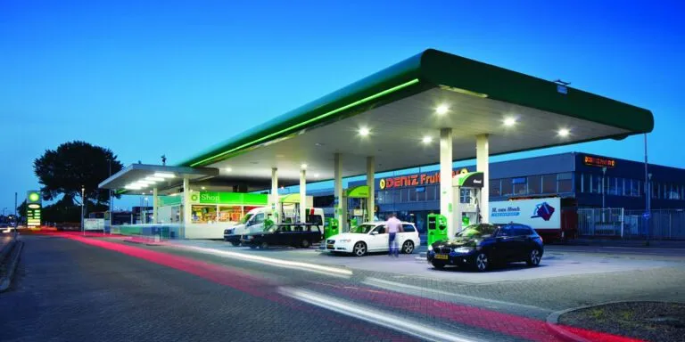 Tankstation medewerker