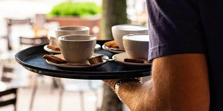 Medewerker bediening