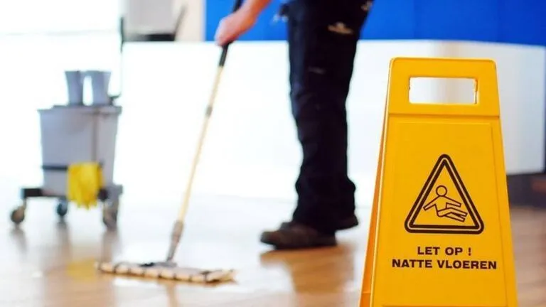 Interieurverzorger schoonmaak basisschool